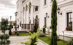 Apartments & Rooms Beli Dvor